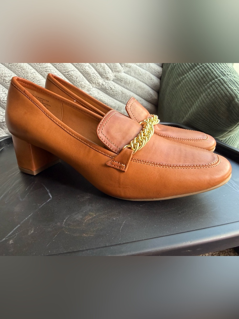 Liz Claiborne Manhattan Camel Tan Loafers Heels with Gold Chain Accent